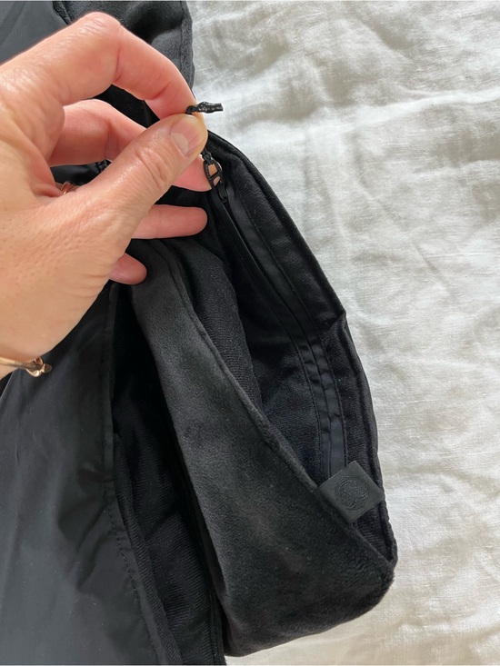 lululemon black puffer bag Vest & Quilted By In Black, Size:10 it has zipped pockets and a drawstring hem and hood to keep out the wind. On My Level Tote Bag